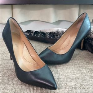 Banana Republic Madison 12-Hour Pump